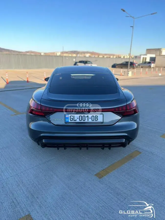 Audi E-Tron 