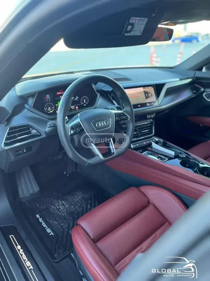 Audi E-Tron 