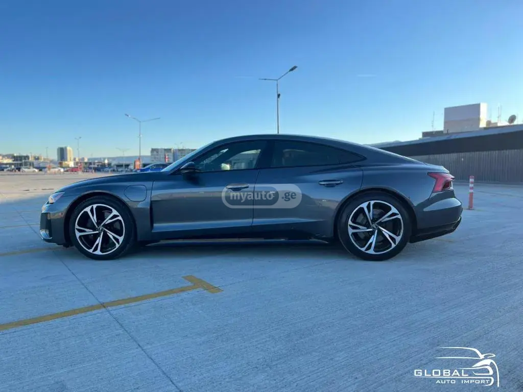 Audi E-Tron 