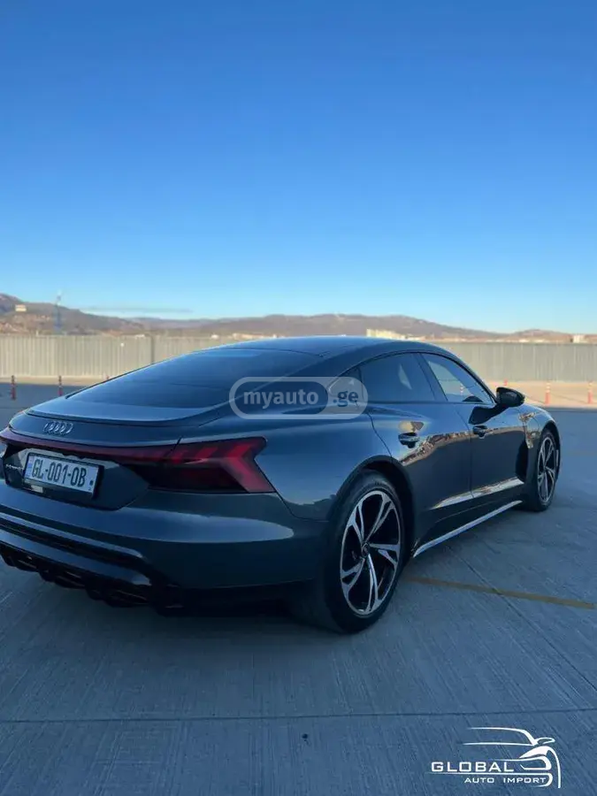 Audi E-Tron 