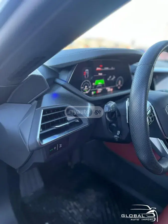 Audi E-Tron 
