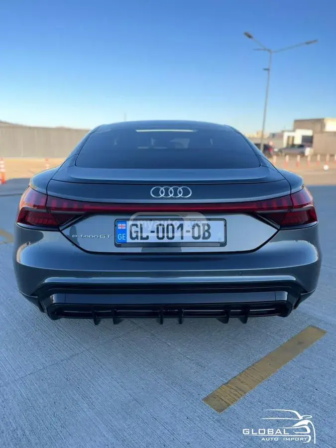 Audi E-Tron 