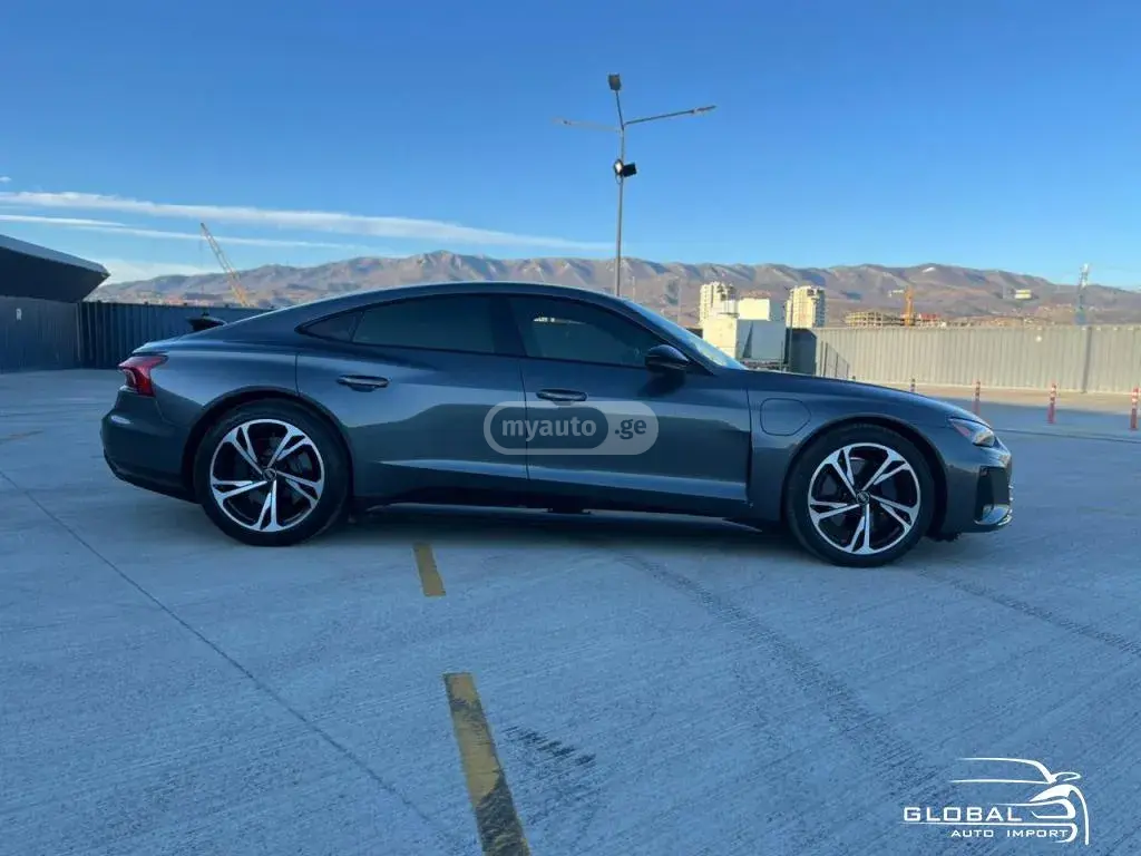 Audi E-Tron 