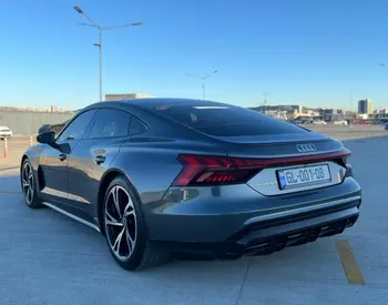 Audi E-Tron 