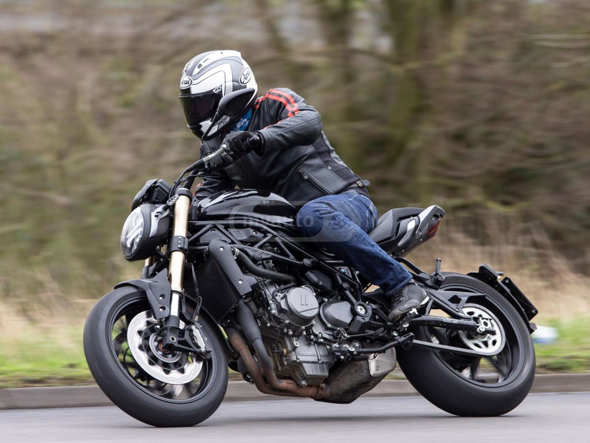 Benelli 752S 