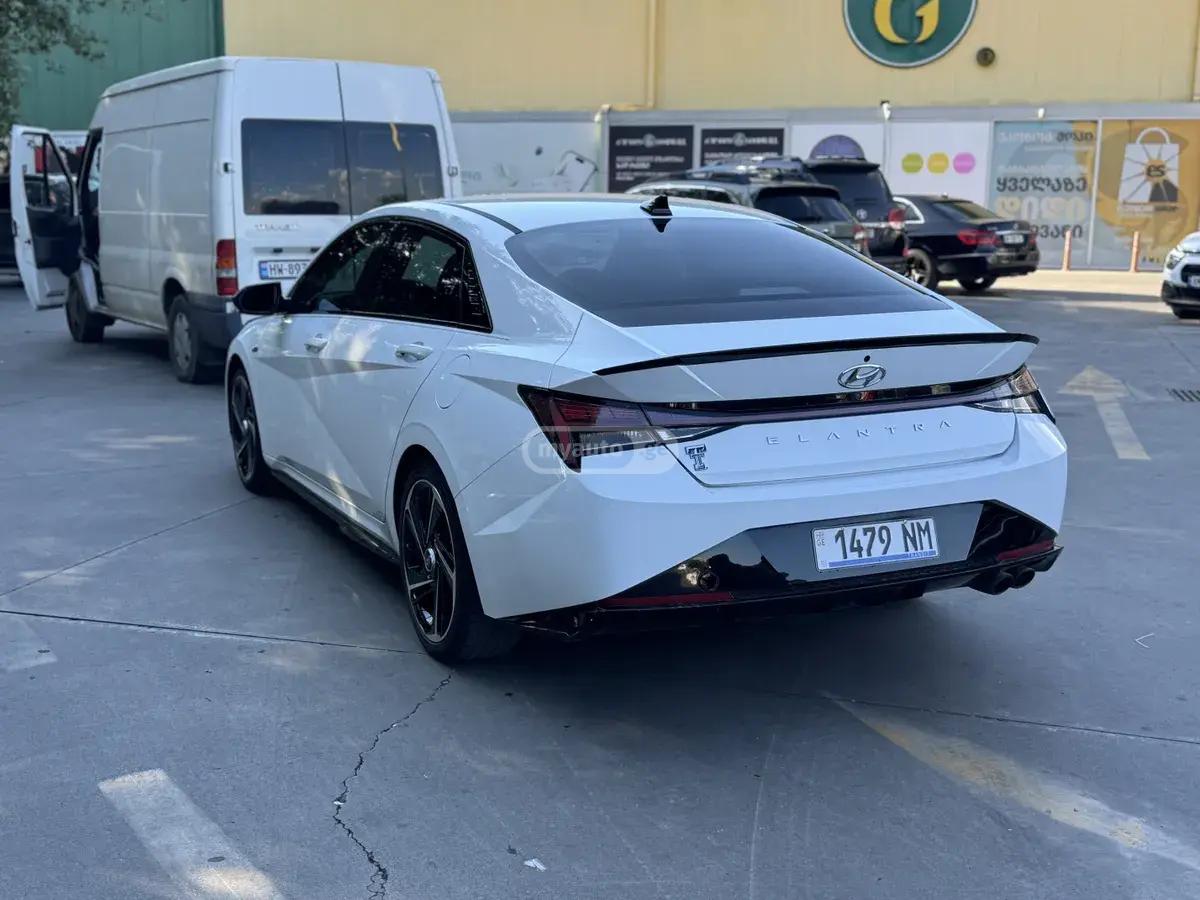 Hyundai Elantra