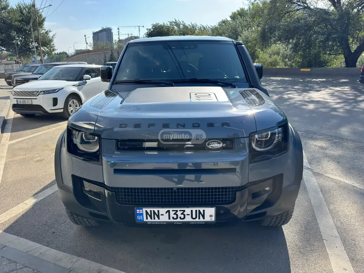 Land Rover Defender 110 