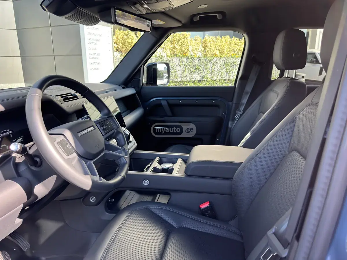 Land Rover Defender 110