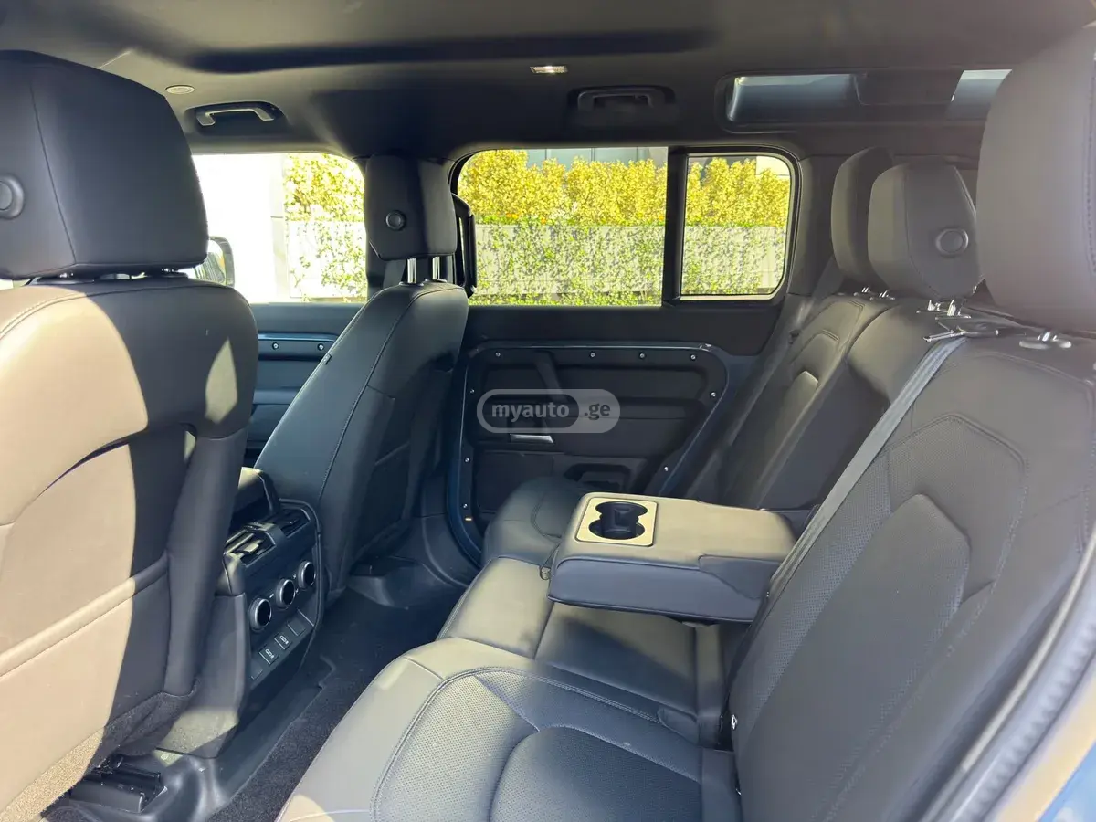 Land Rover Defender 110