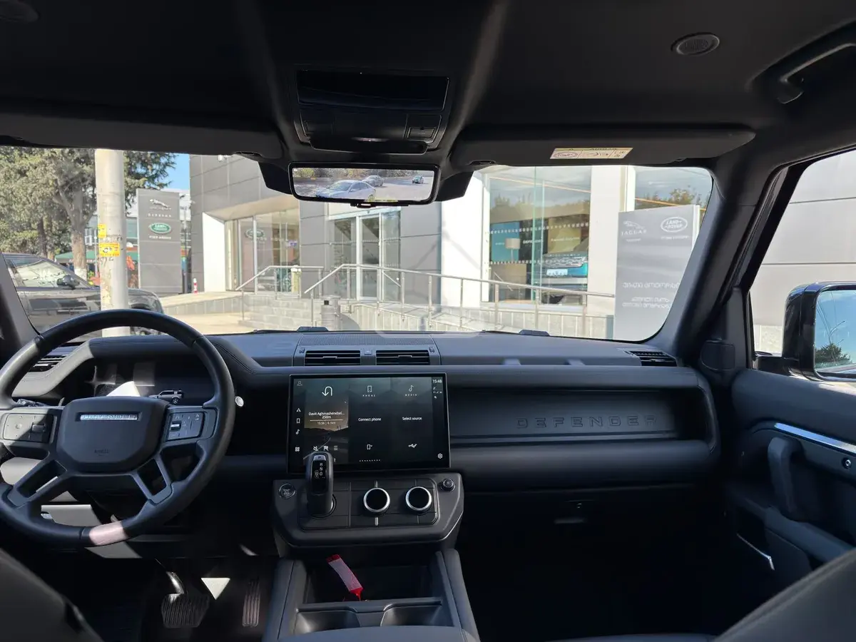 Land Rover Defender 110 