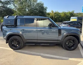 Land Rover Defender 110 