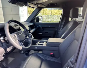 Land Rover Defender 110 