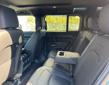 Land Rover Defender 110 