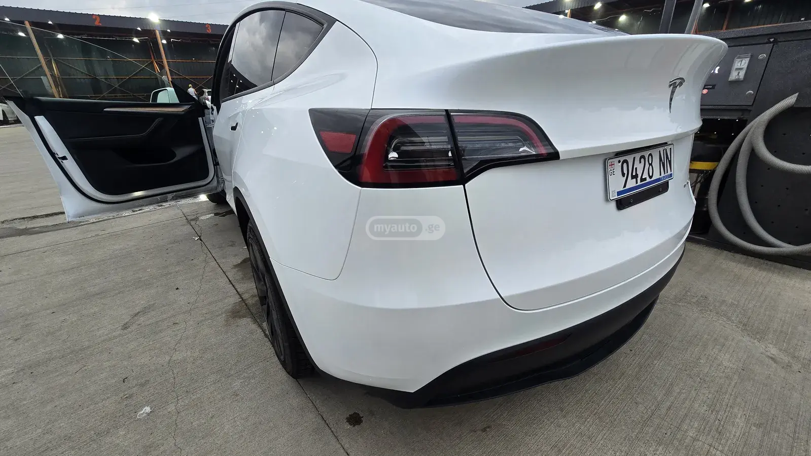 Tesla Model Y, миниатюра 6