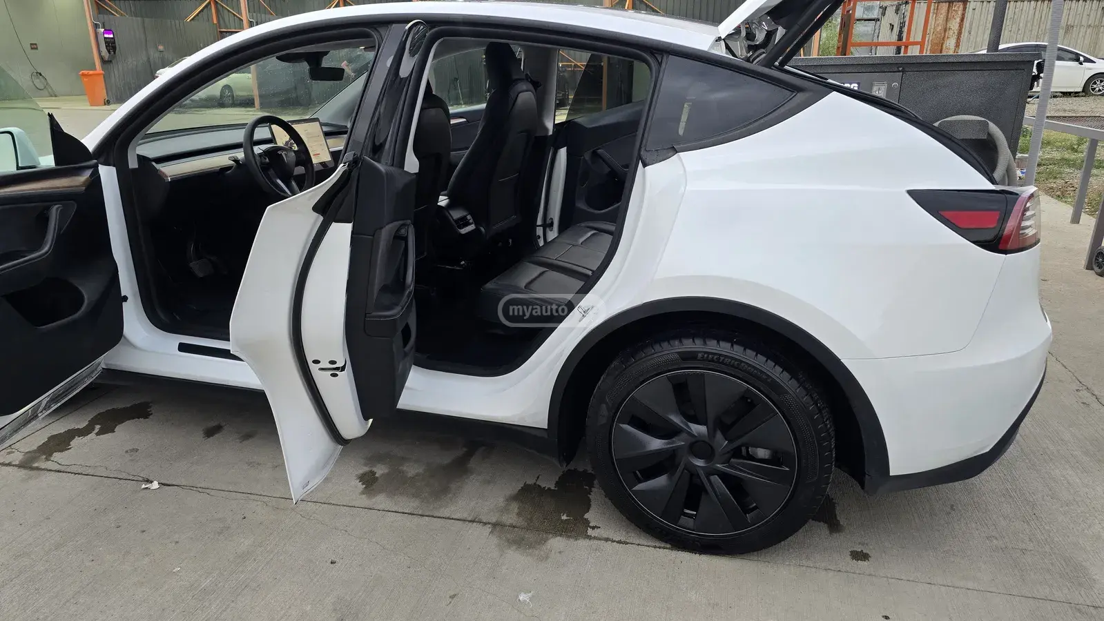 Tesla Model Y, миниатюра 9