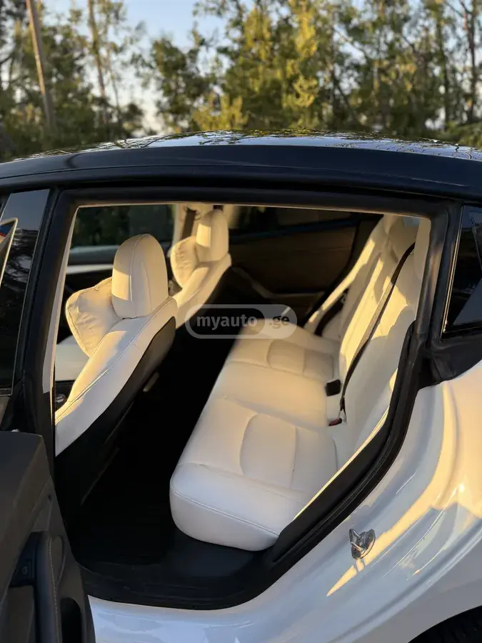 Tesla Model 3, миниатюра 5