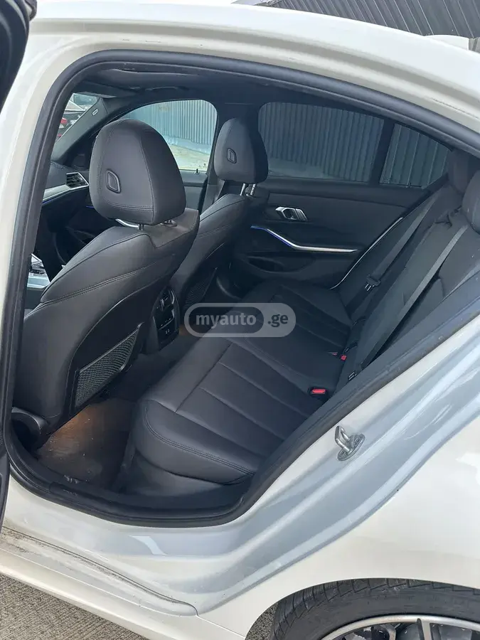 BMW 3 Series 330, миниатюра 12