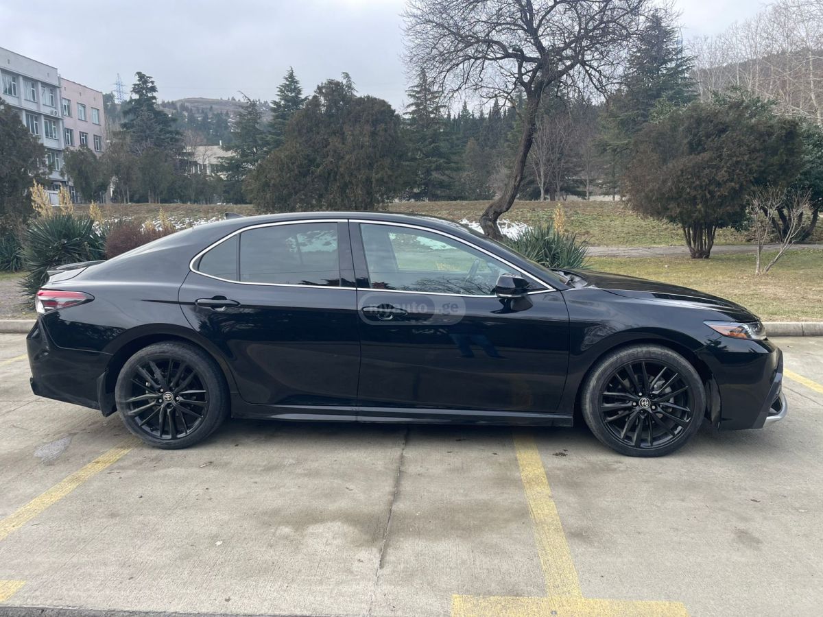 Toyota Camry 