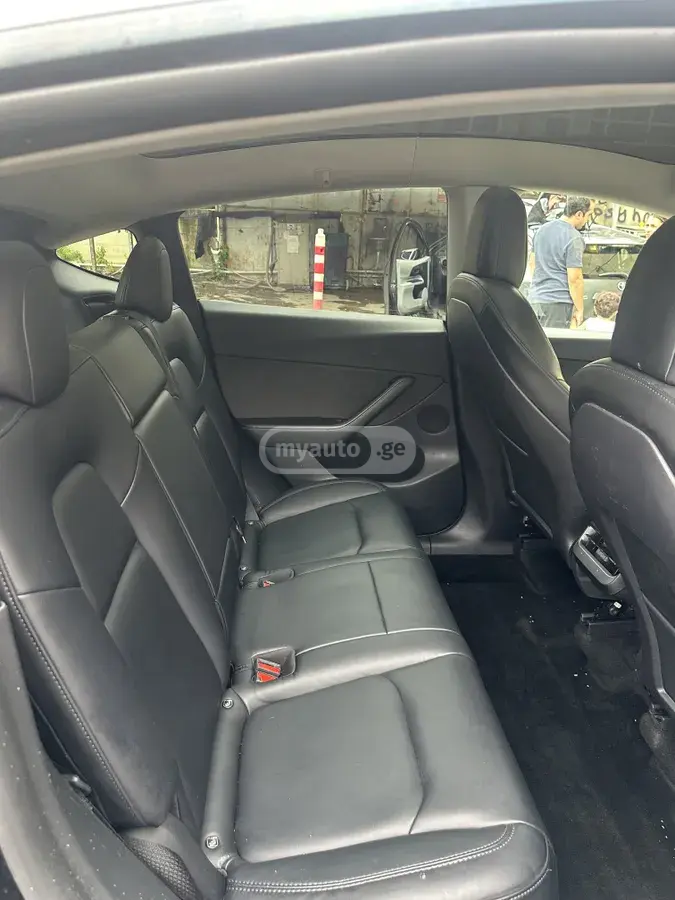 Tesla Model Y, миниатюра 10
