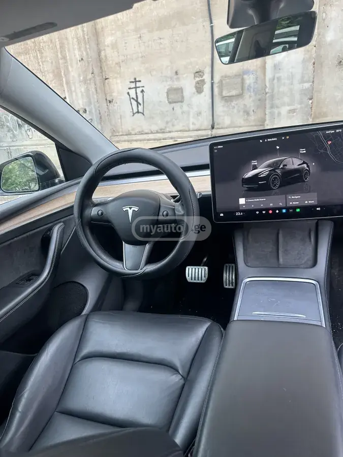Tesla Model Y, миниатюра 13
