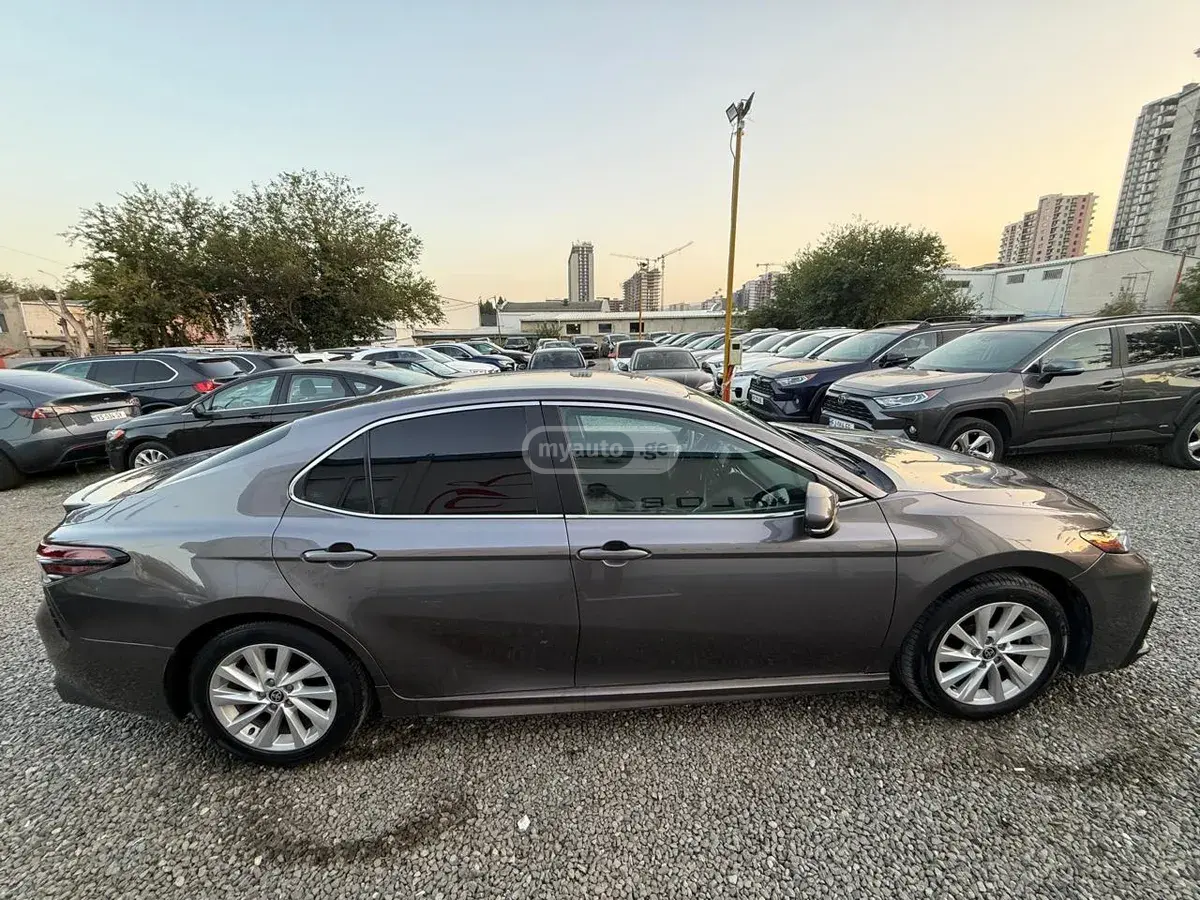 Toyota Camry 