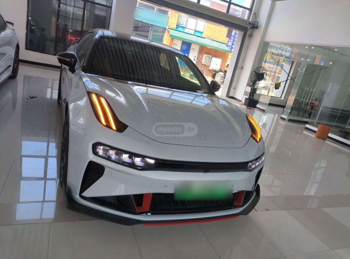 Zeekr 001