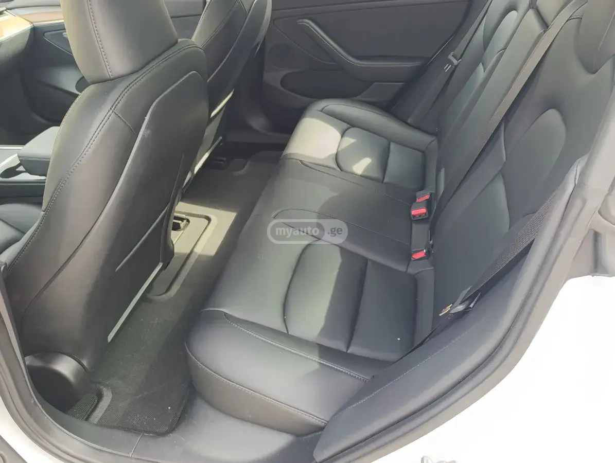 Tesla Model 3, миниатюра 3
