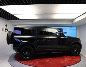 Land Rover Defender 110 