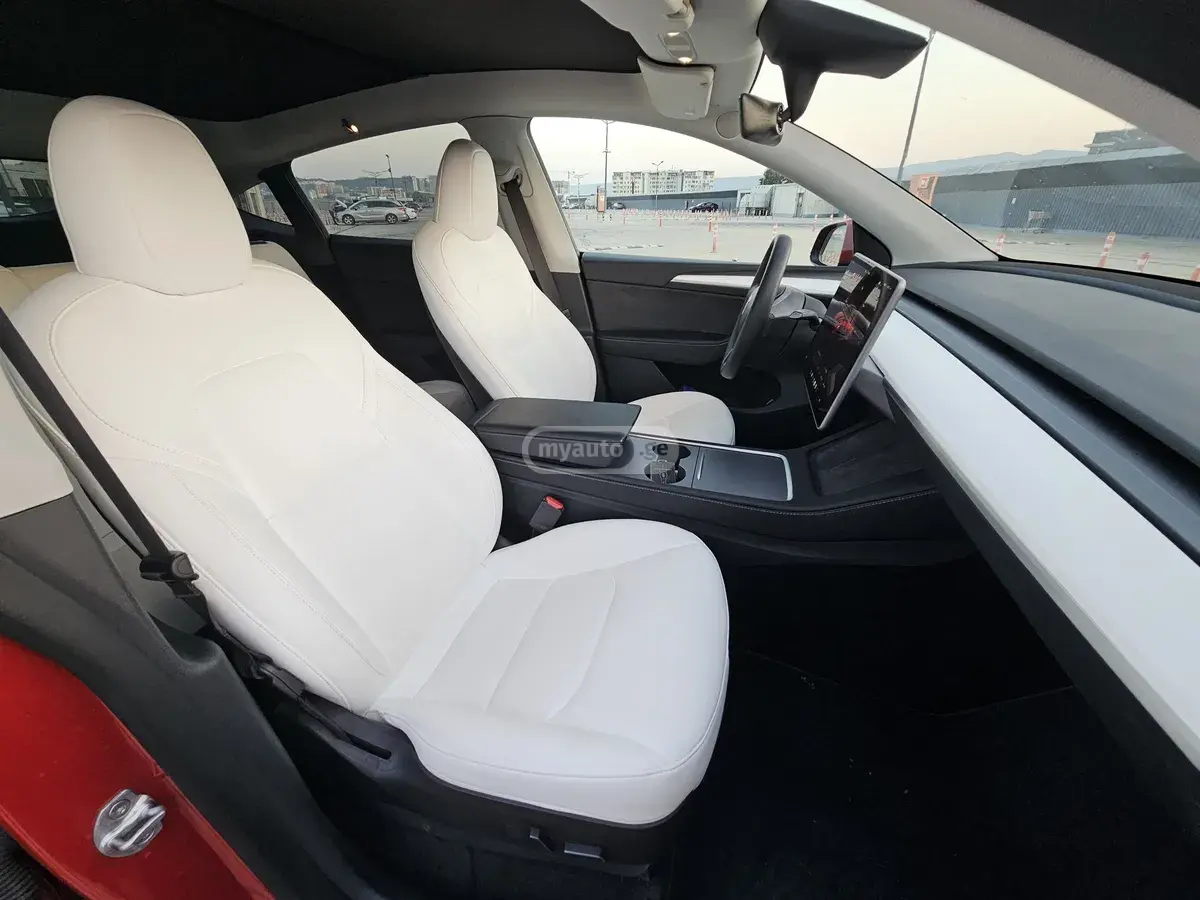 Tesla Model Y, миниатюра 10
