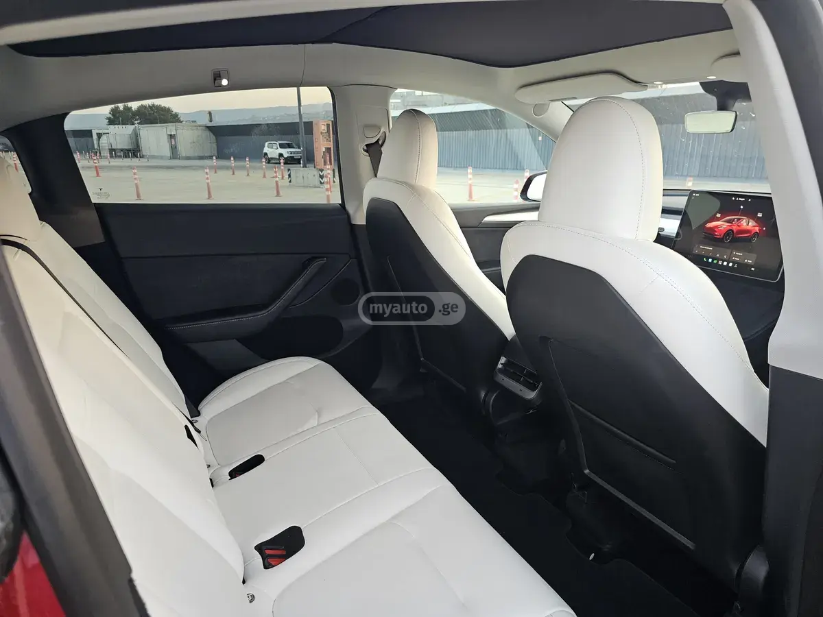 Tesla Model Y, миниатюра 9
