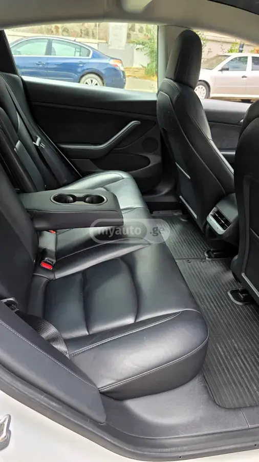 Tesla Model 3, миниатюра 10