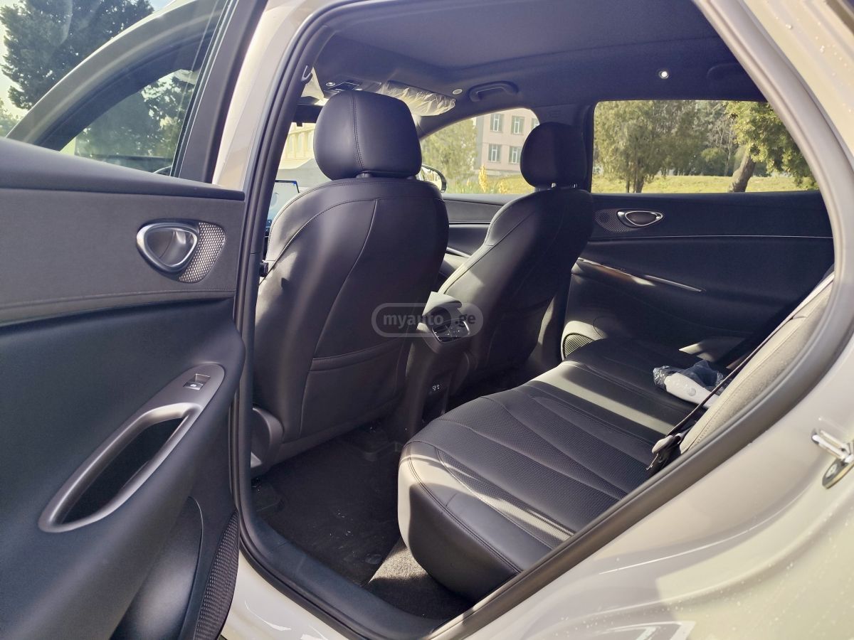 BYD Sealion 06 