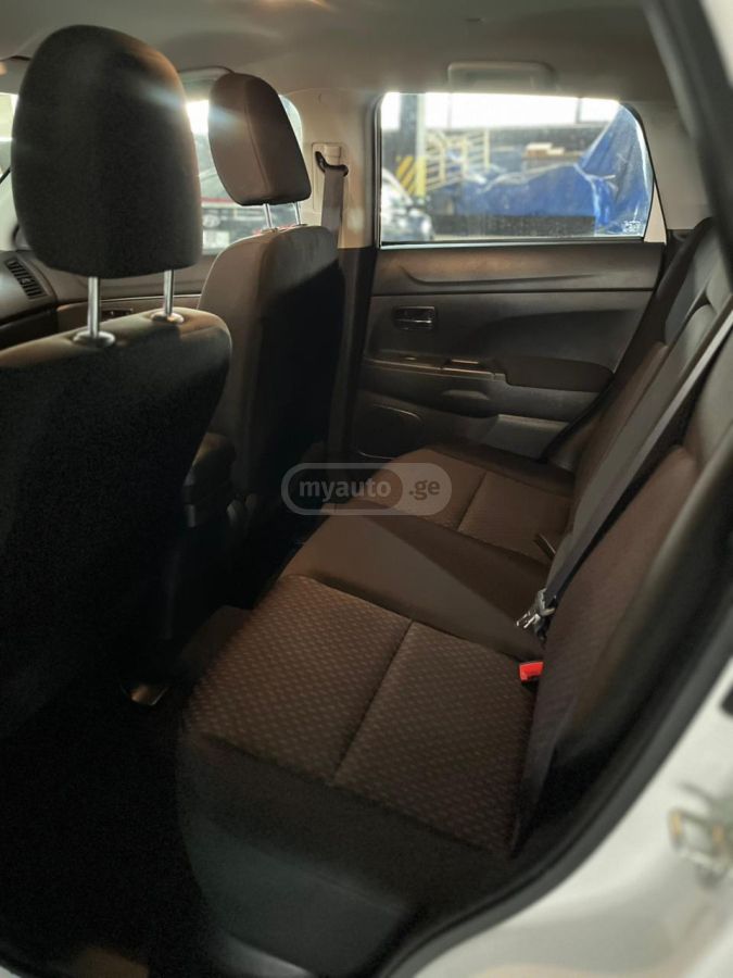 Mitsubishi Outlander Sport 