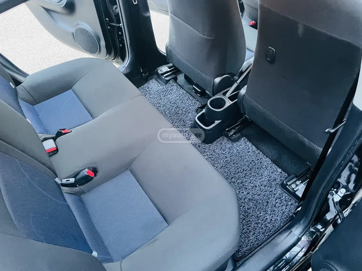Toyota Aqua, миниатюра 11