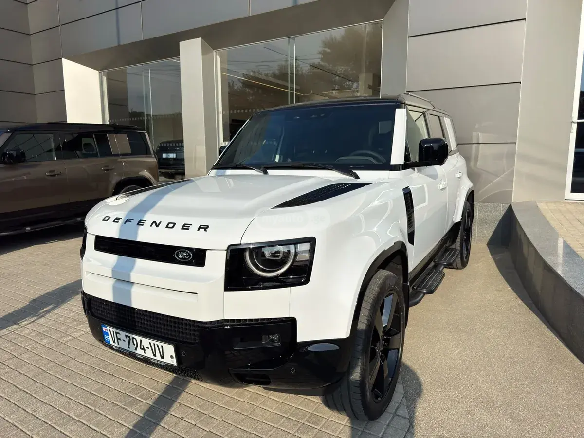 Land Rover Defender 110 