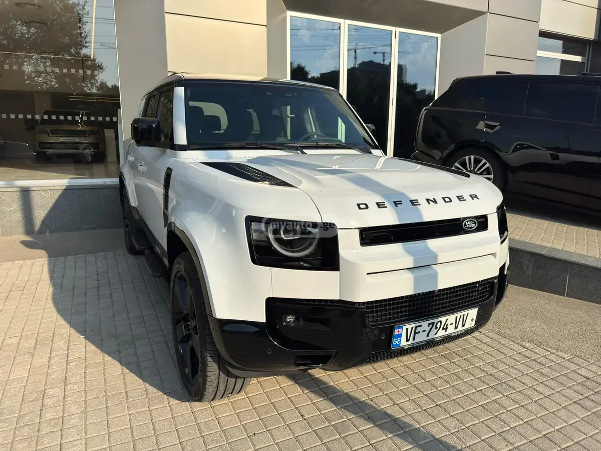 Land Rover Defender 110 