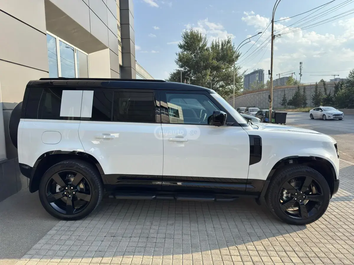 Land Rover Defender 110