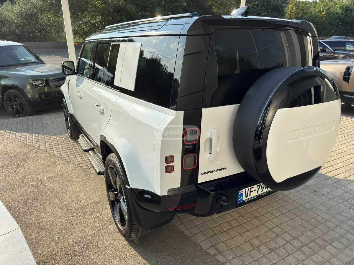 Land Rover Defender 110 