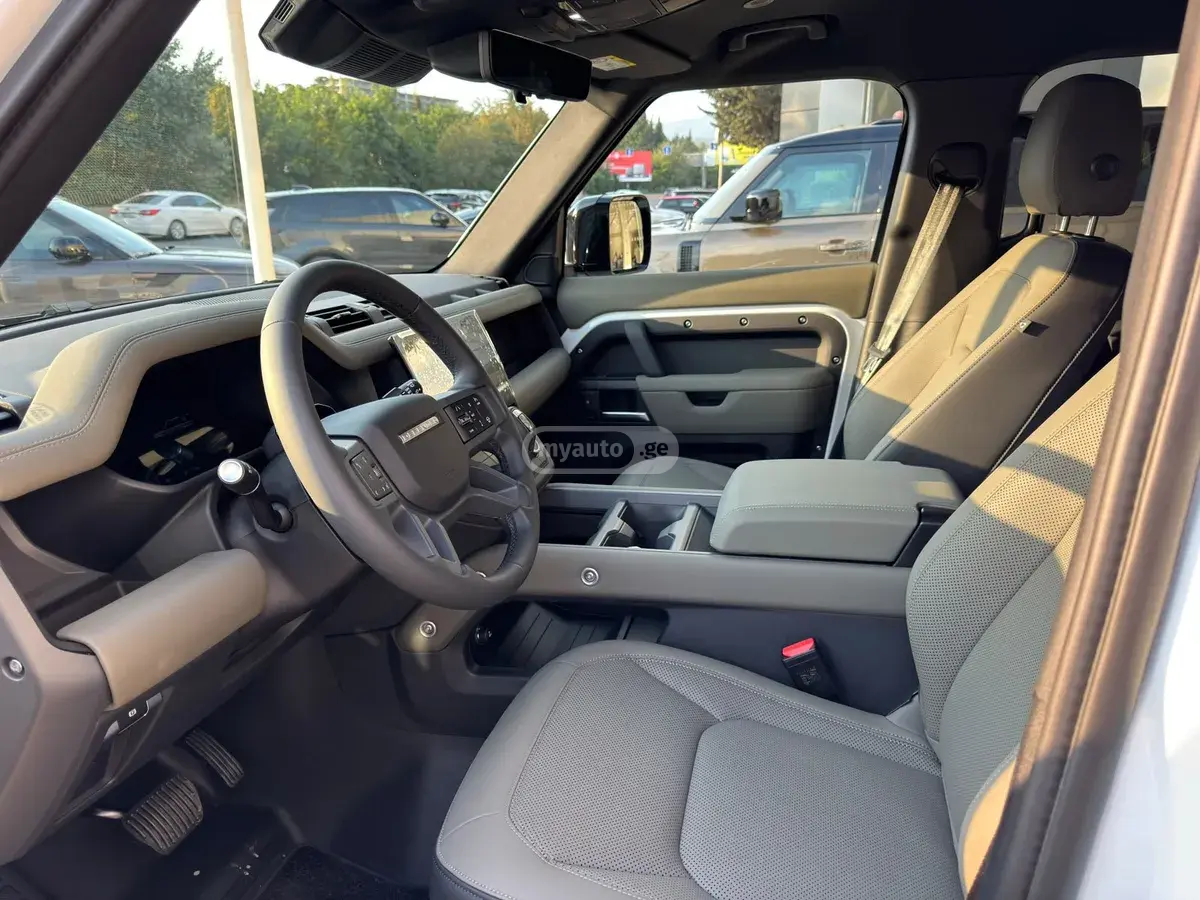 Land Rover Defender 110 