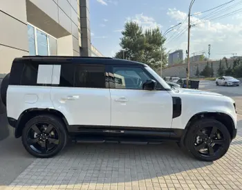 Land Rover Defender 110 