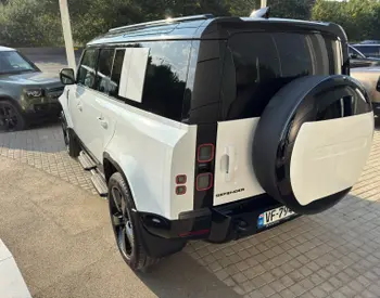 Land Rover Defender 110 