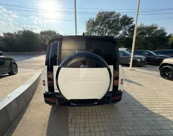 Land Rover Defender 110 