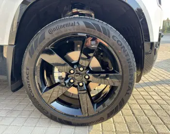 Land Rover Defender 110 