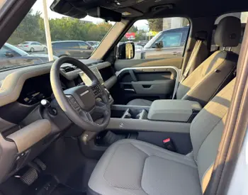 Land Rover Defender 110 