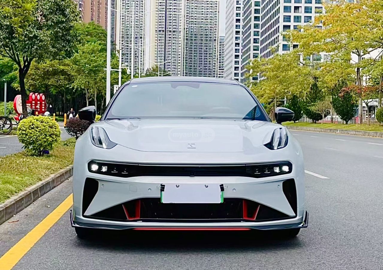 Zeekr 001