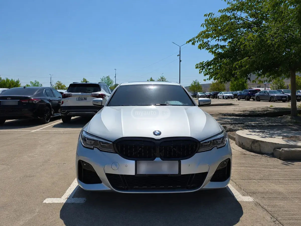 BMW 3 Series 330, фото 1