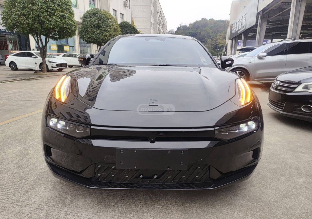 Zeekr 001 