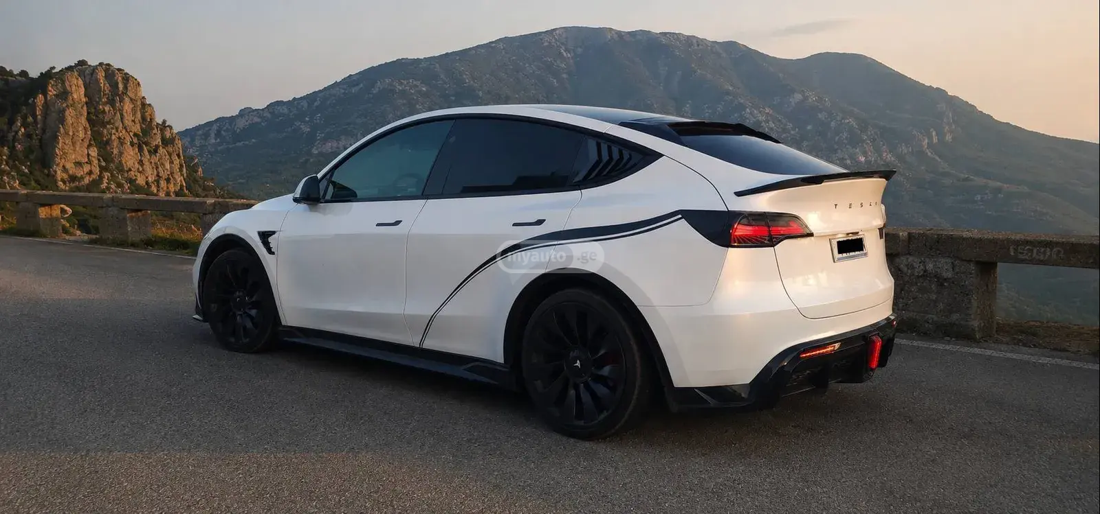 Tesla Model Y, миниатюра 4