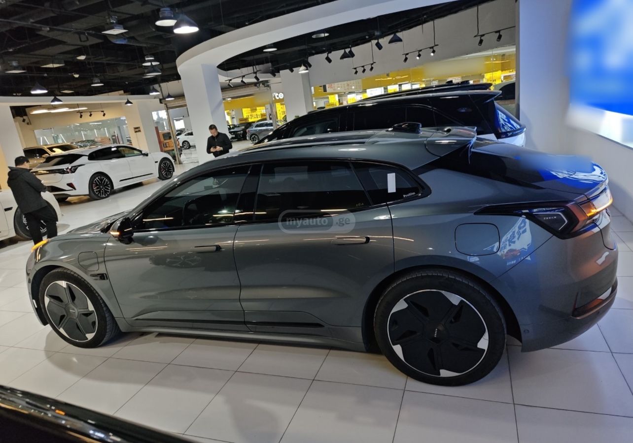 Zeekr 001