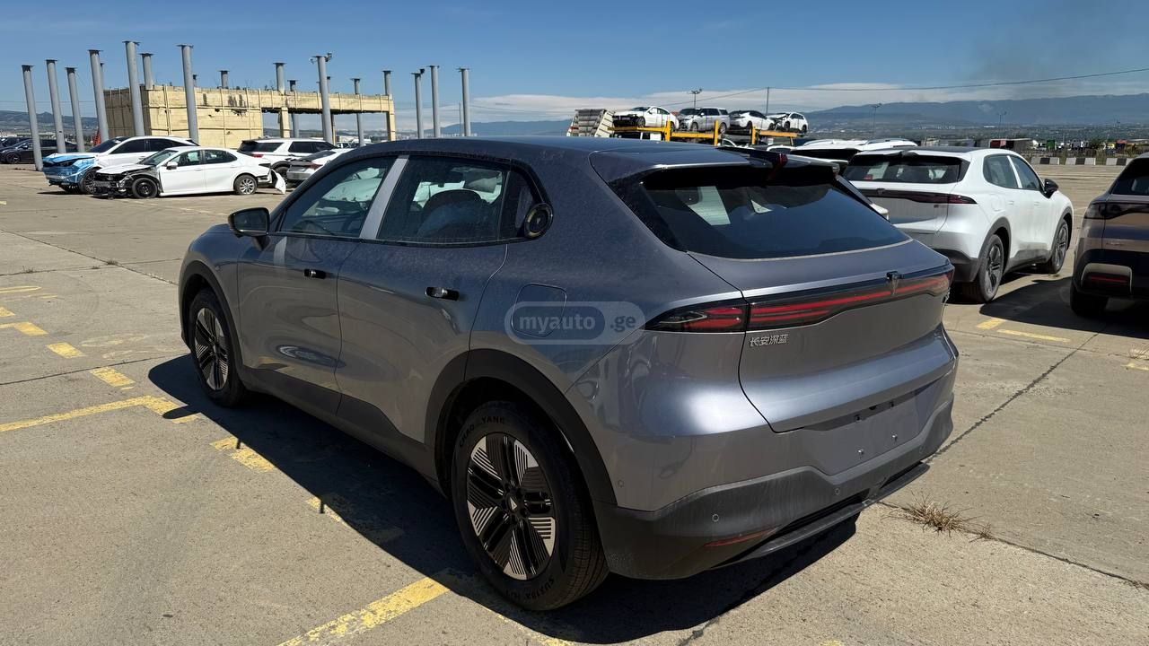 Changan Deepal Dark Blue S05